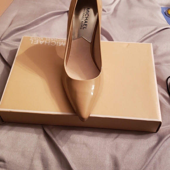 Shoes - Picture 3 of 4